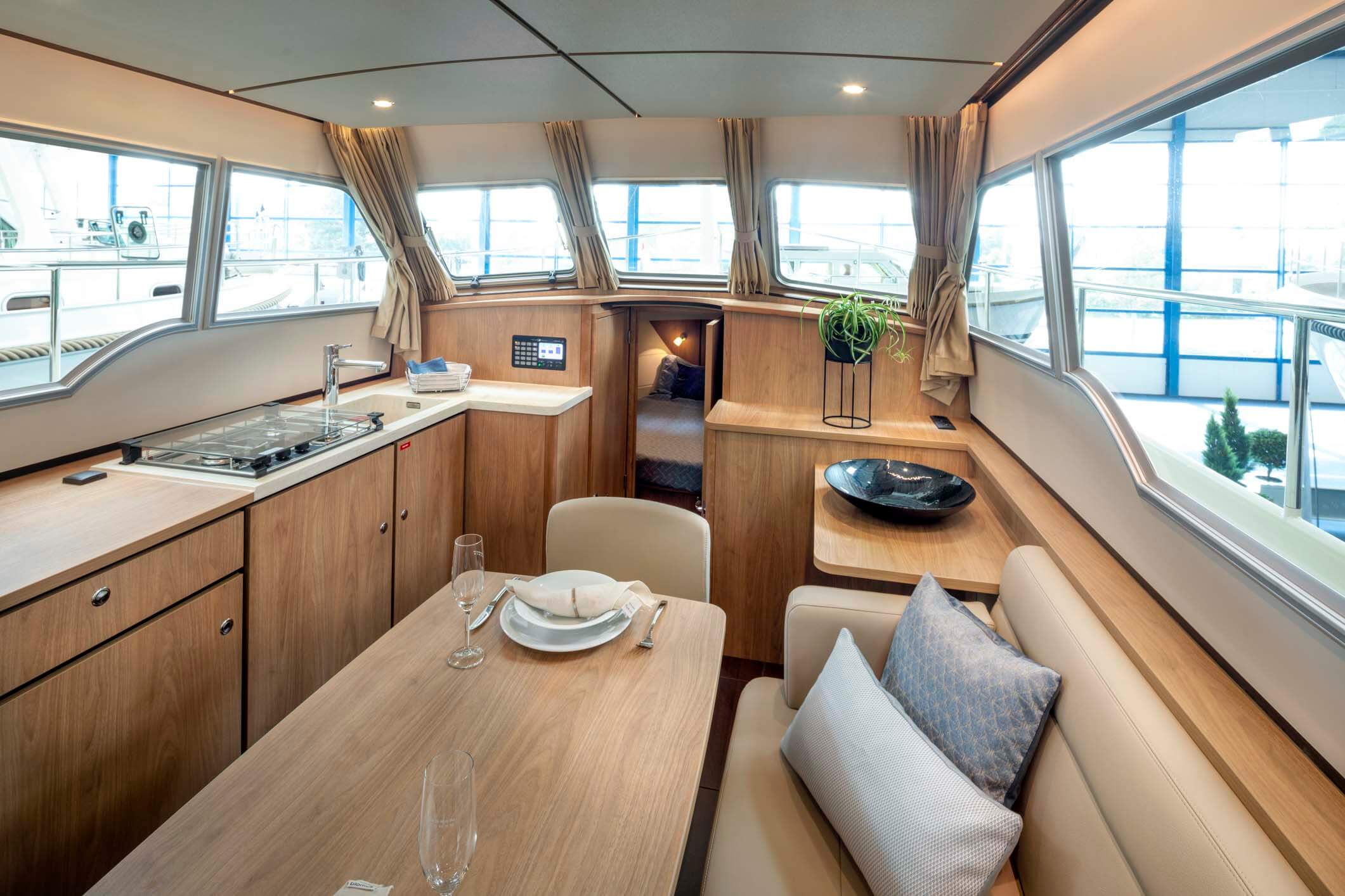 Linssen Grand Sturdy 35 AC Salon mit Küche - Yachturlaub zehdenick