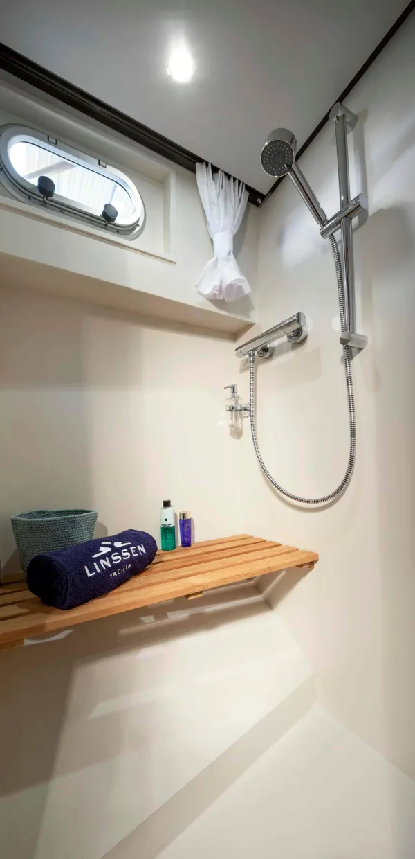 Ani_Grand-Sturdy-35-0-AC-Dusche