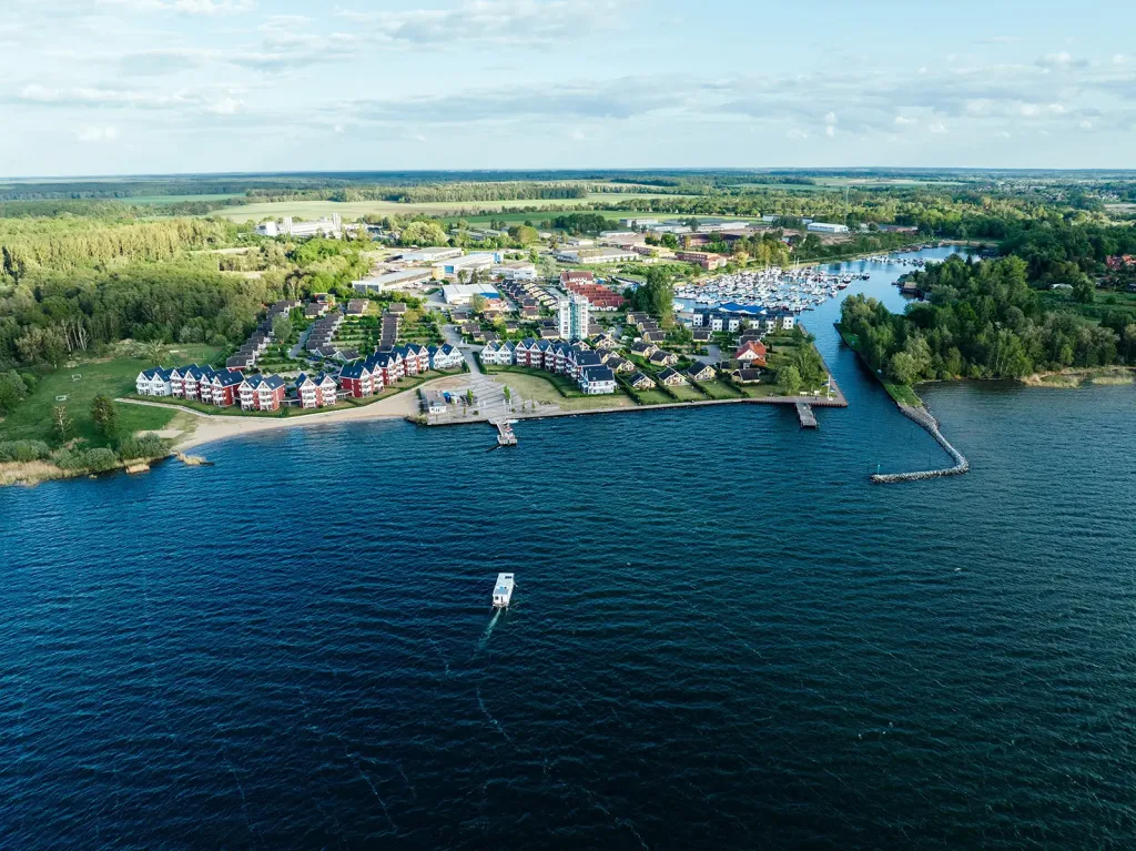 Yachtcharter im Hafendorf Müritz Kuhnle Hafen - Hausboot