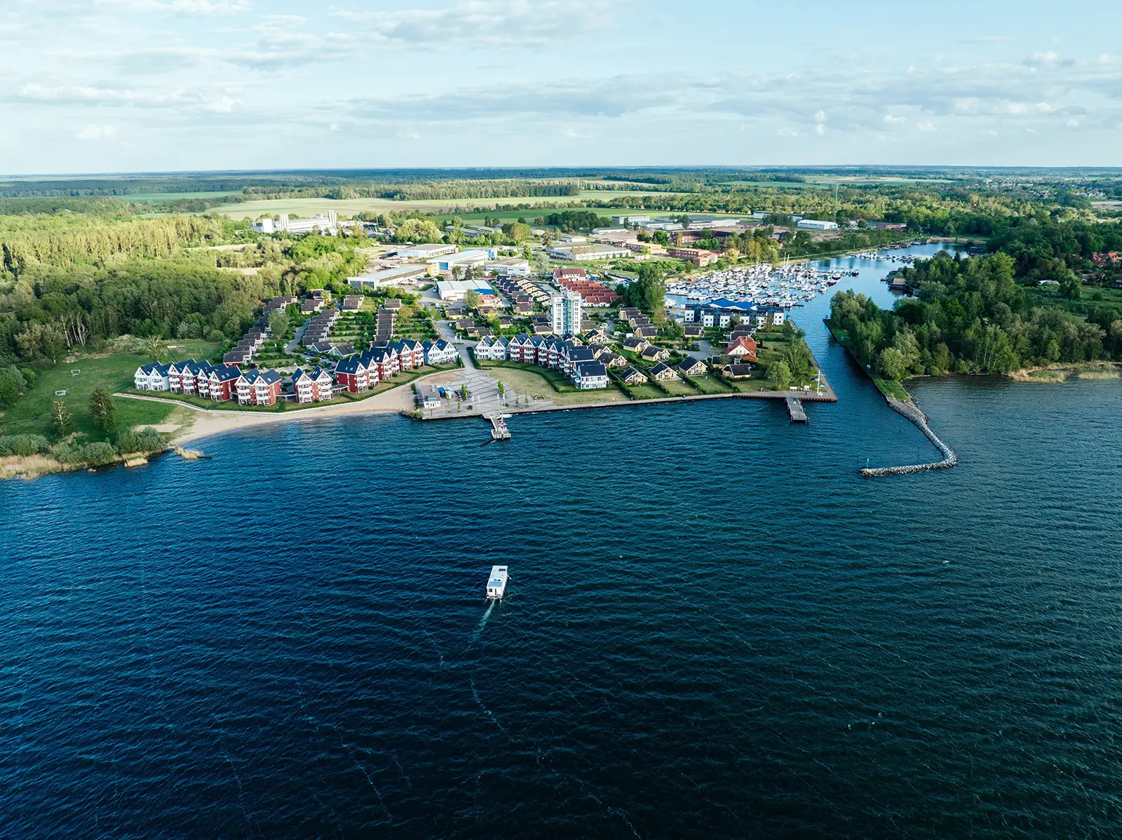 Yachtcharter im Hafendorf Müritz Kuhnle Hafen - Hausboot