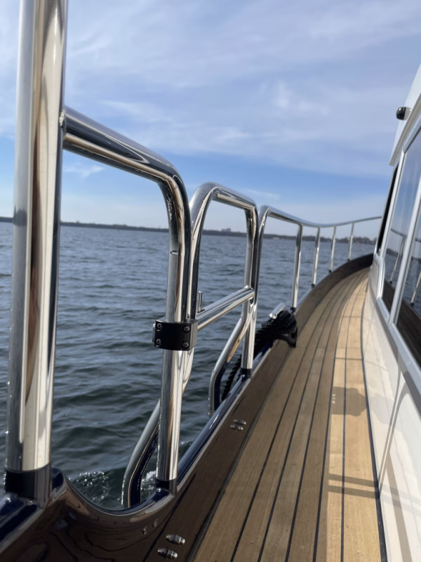 Linssen 35 AC Seitensteg mit Wasser